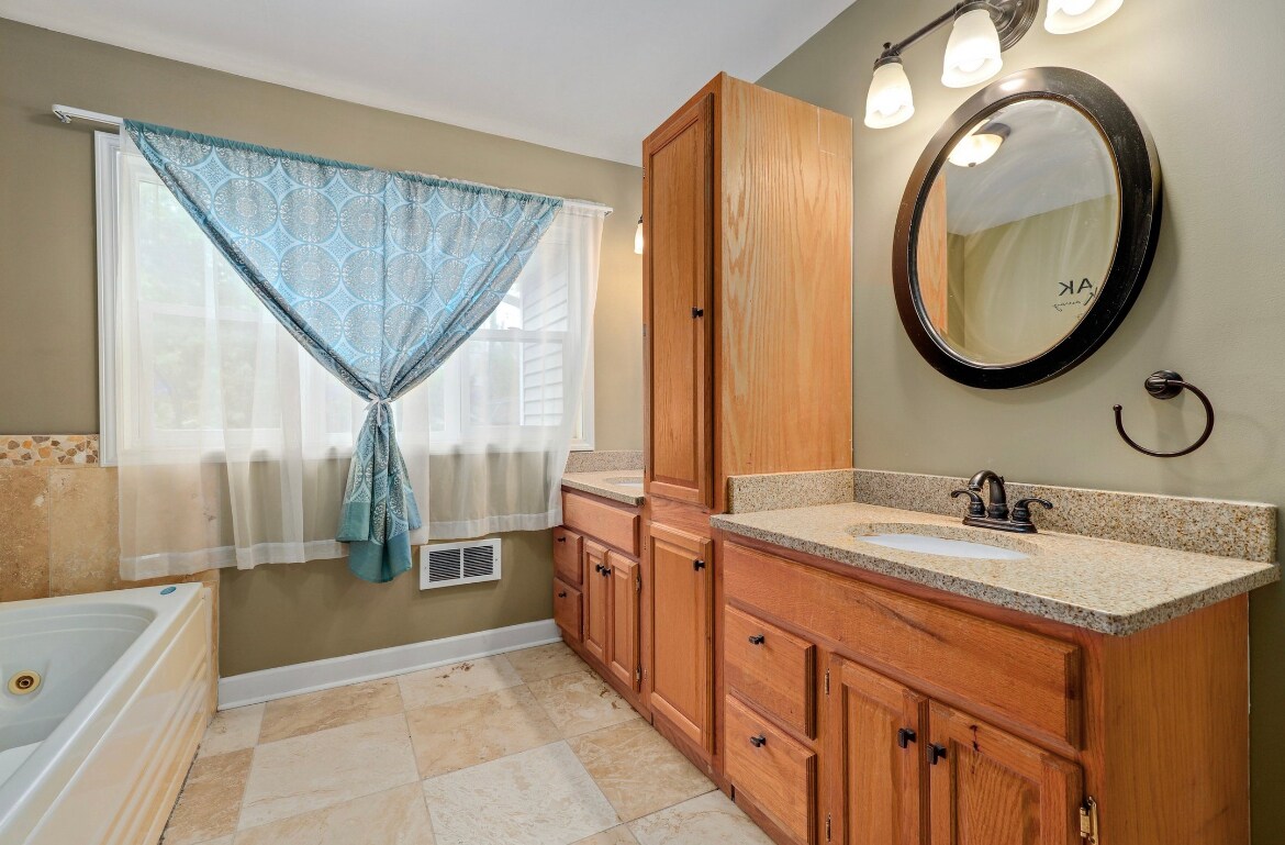 Master Bath - 511 Krause Ave