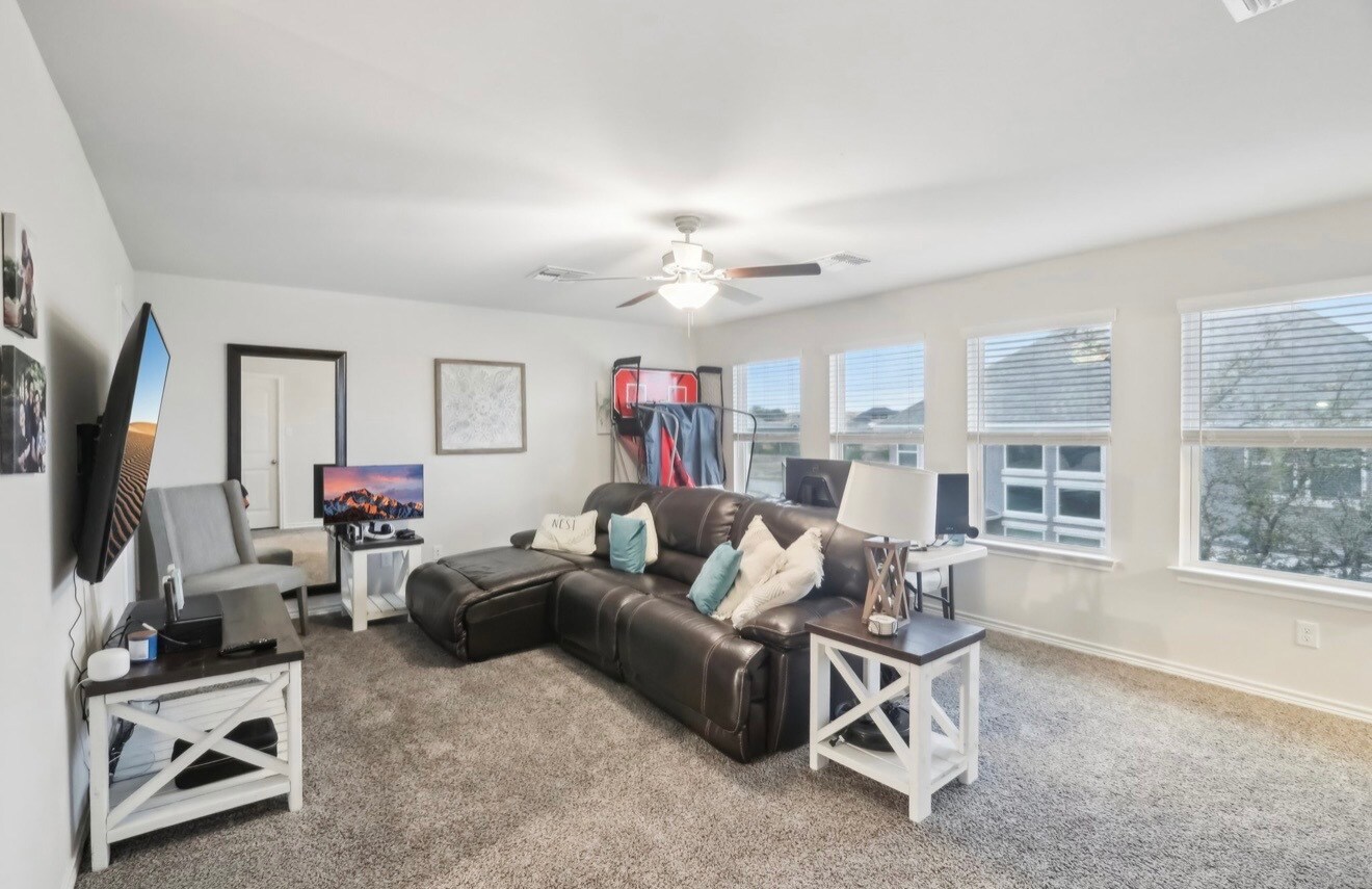 Building Photo - 8302 Elander Dr