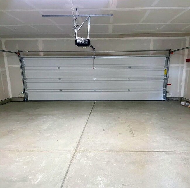 Building Photo - Beautiful 4 bedroom home for rent in Visalia, CA