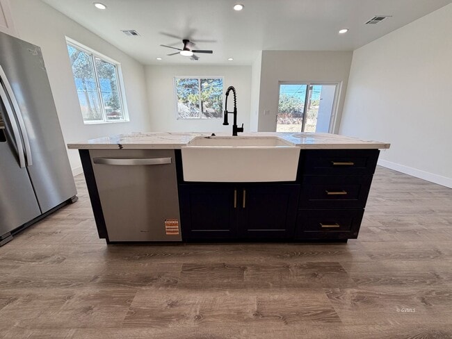 Building Photo - 1204 S Central Ave