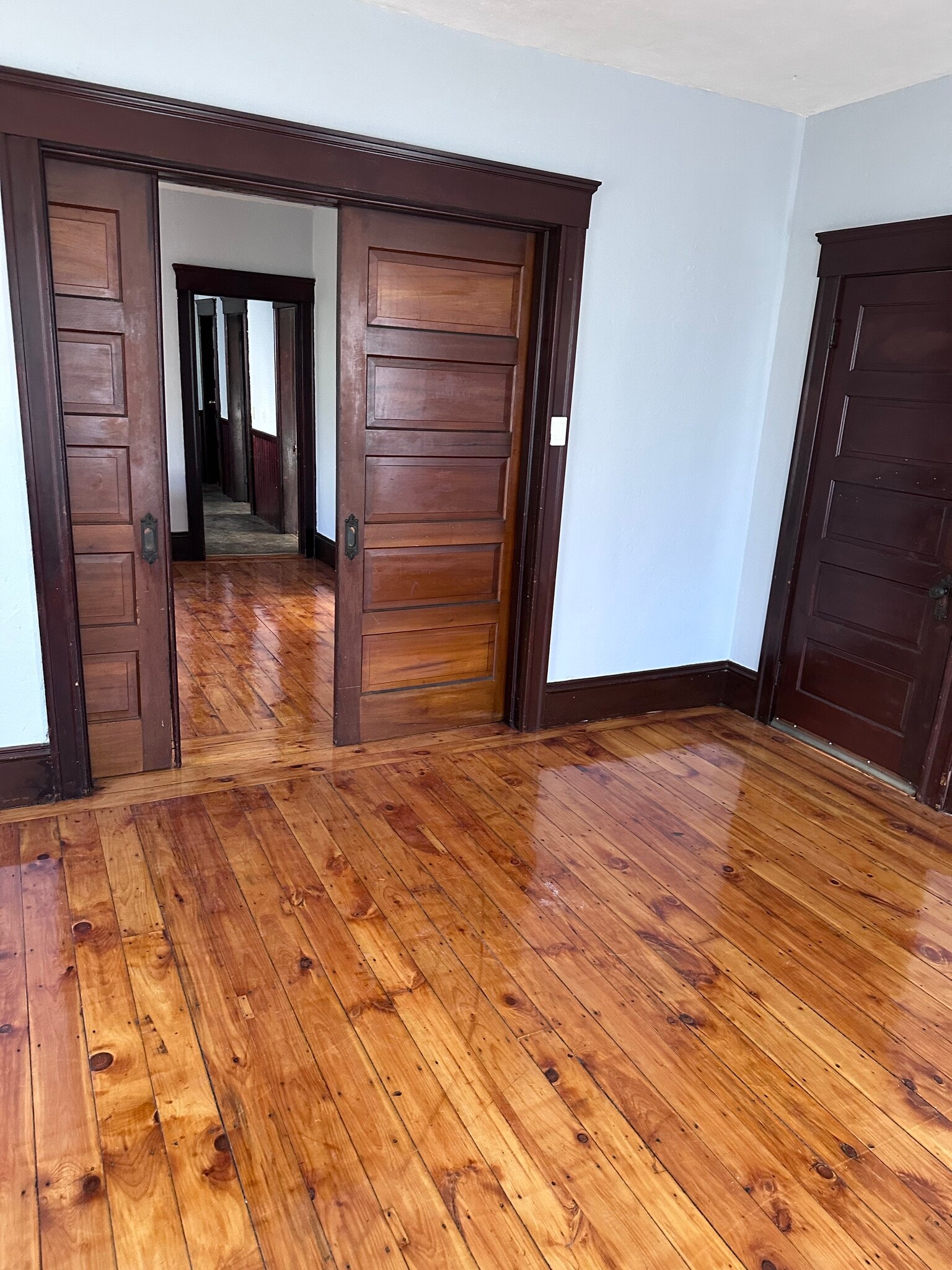 Living room - 16 Hillside St