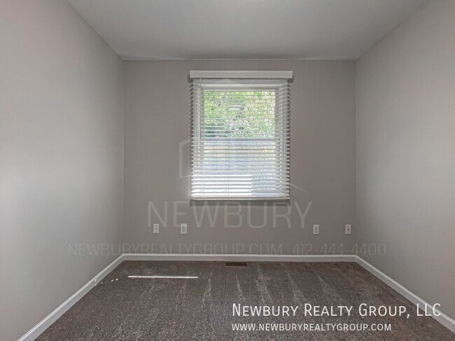 Building Photo - 135 Banksville Pl