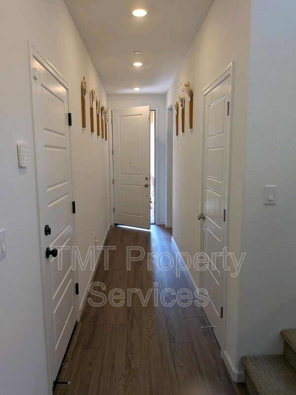 Building Photo - 8809 Boes Wy