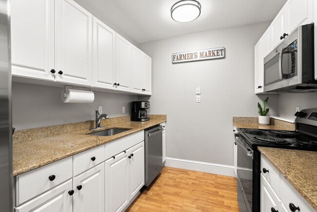 Building Photo - 24 S Bulfinch St