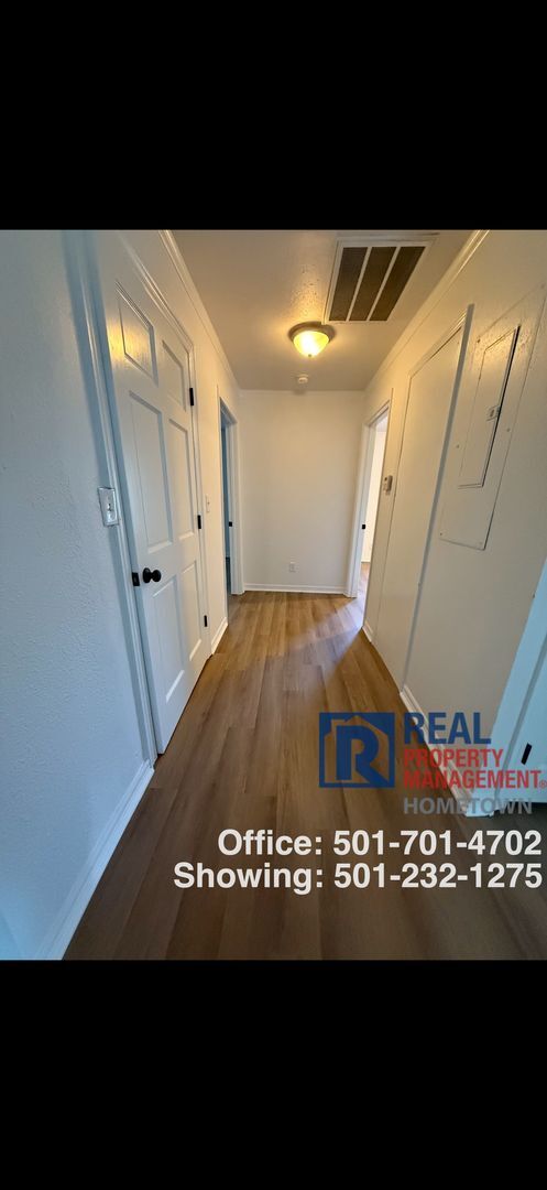 Building Photo - Newly remodeled duplex!