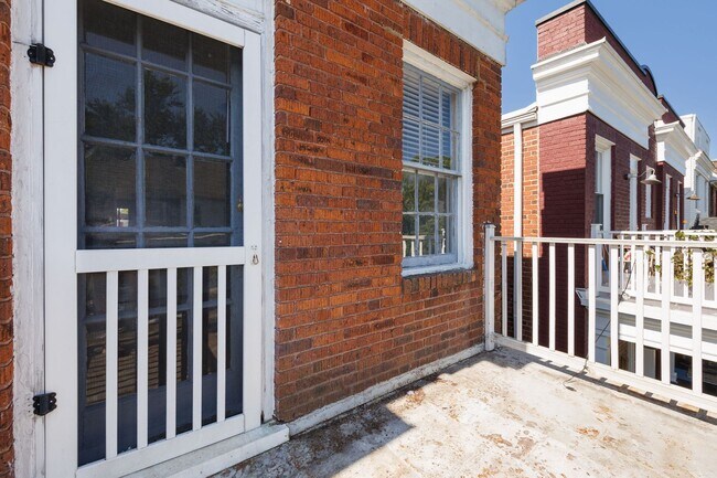 Building Photo - 2605 Parkwood Ave
