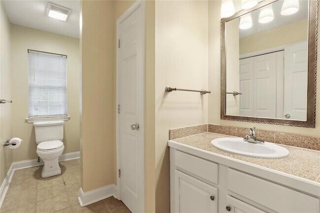 Building Photo - 71130 Sanders St