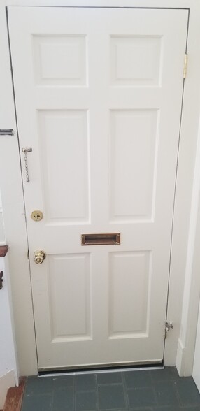 Building Photo - 125 Peyton St