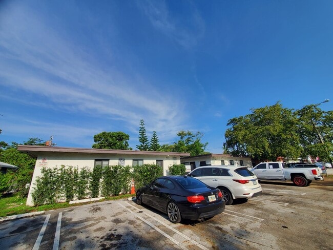 Building Photo - 841 NW 5th Ave