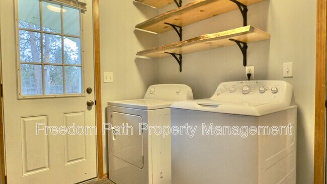 Building Photo - 1181 Elderberry Cir