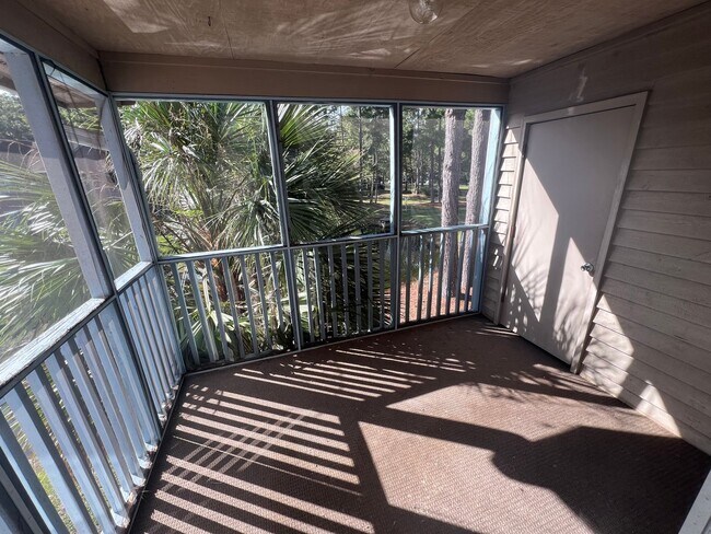 Building Photo - Serene 2-Bed Oasis in North Charleston – Lush Surroundings & Modern Comforts