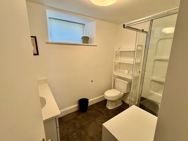 Building Photo - 7 Standish St