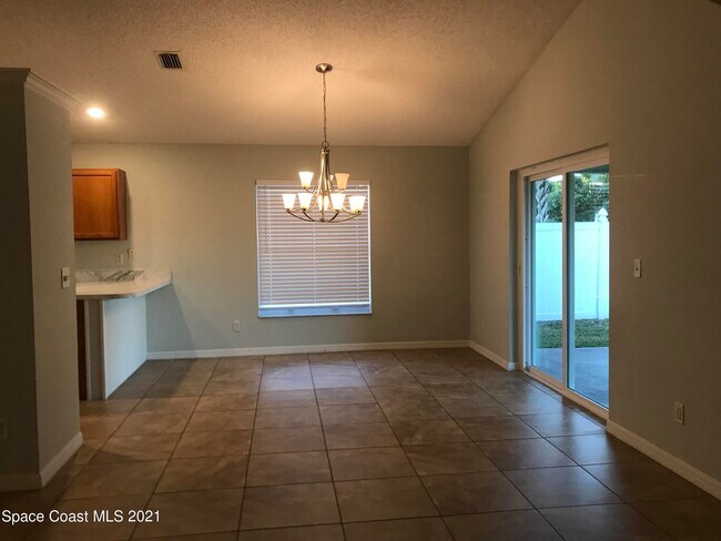 Building Photo - 3006 Alice St