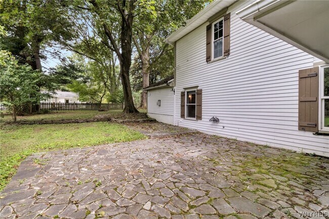 Building Photo - 7406 Quaker Rd