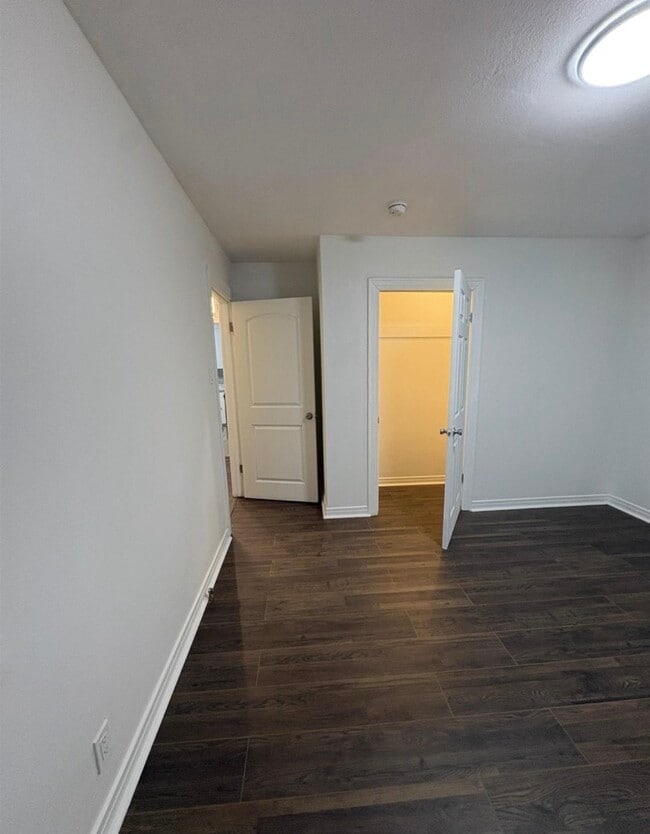 Building Photo - Duplex - 2117