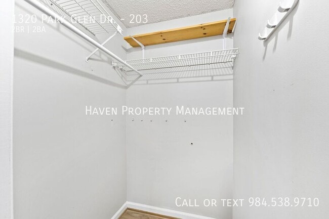 Building Photo - 1320 Park Glen Dr