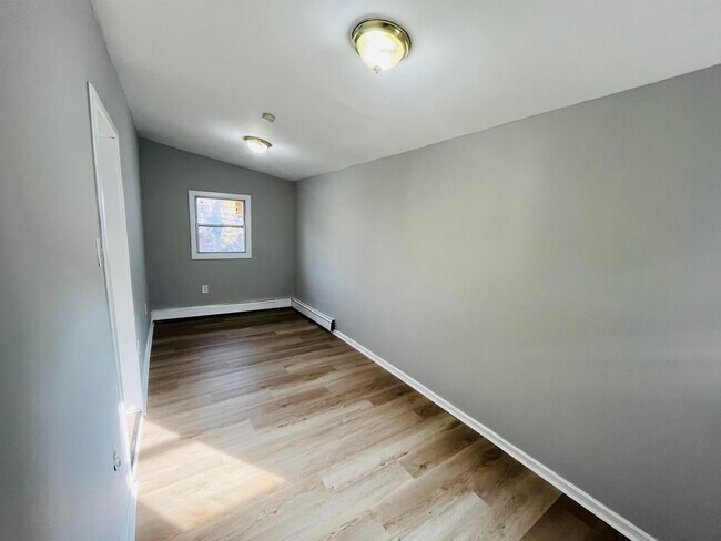 Building Photo - 236 Old Bergen Rd