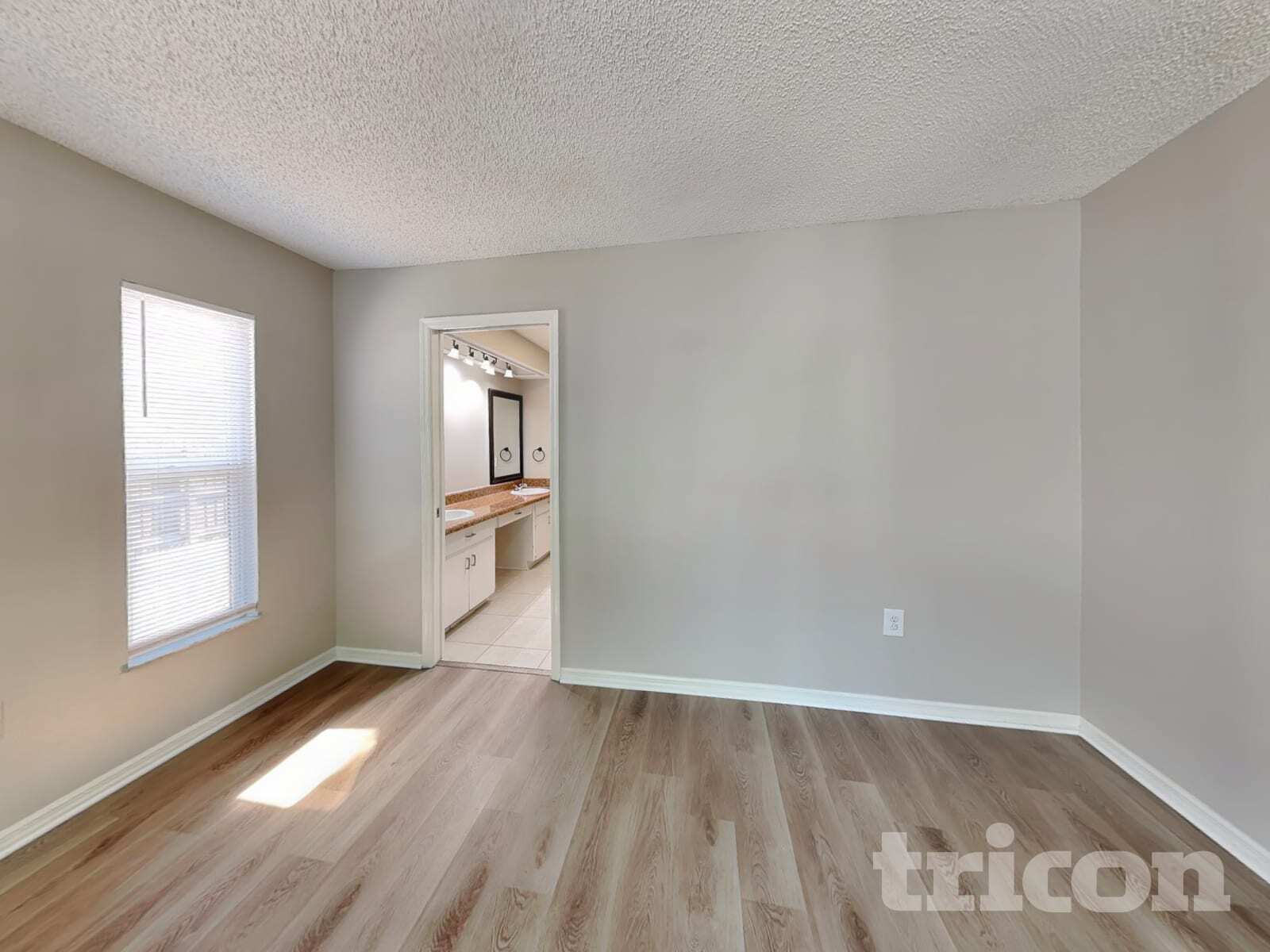 Building Photo - 13415 Twin Lake Ave