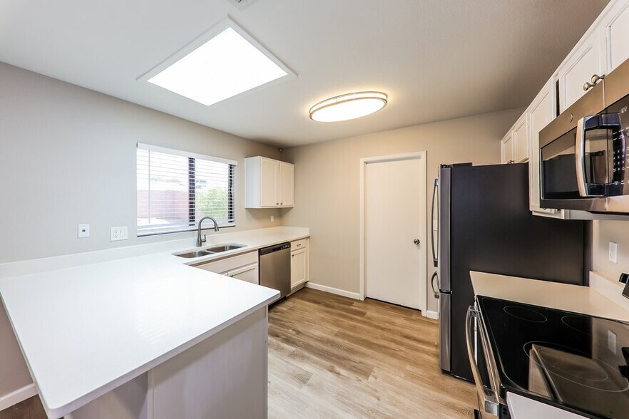 Building Photo - 18417 N 55th Dr