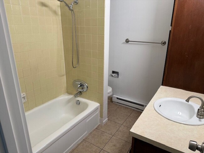 Building Photo - 3 Bedroom Townhome in FC!