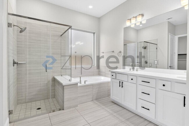 Building Photo - 4112 Dunlap Dr