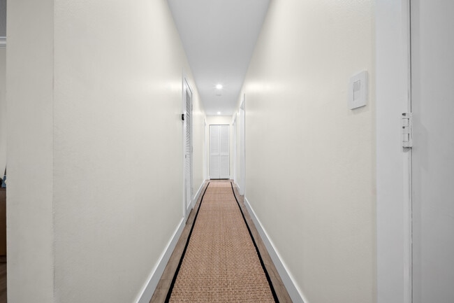 Building Photo - 2421 SW 29th Way