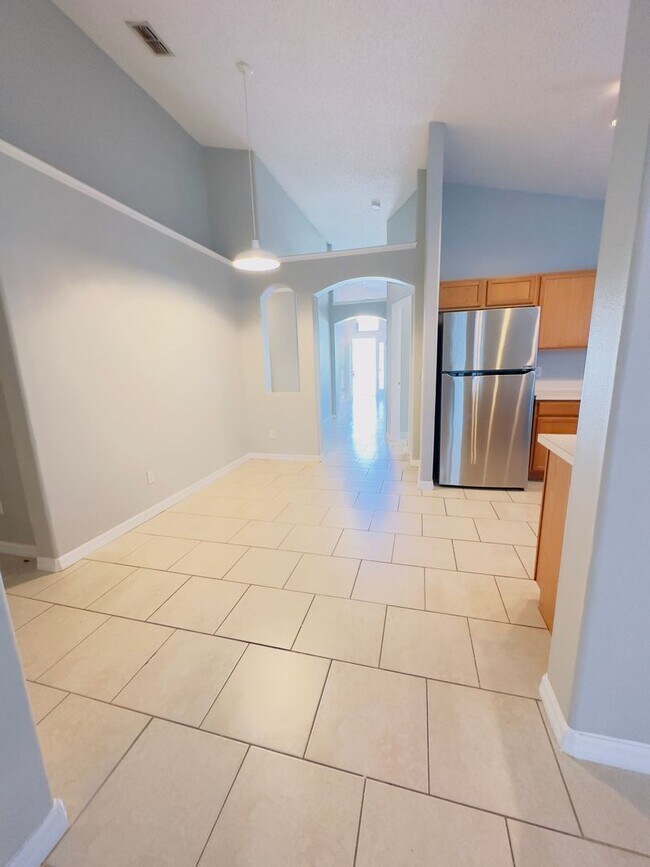 Building Photo - Beautiful 4 bedrooms 2 baths single family...