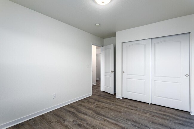 Building Photo - Tranquil Retreat in Trailside