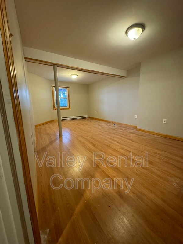 Building Photo - 87 S Silver Ln