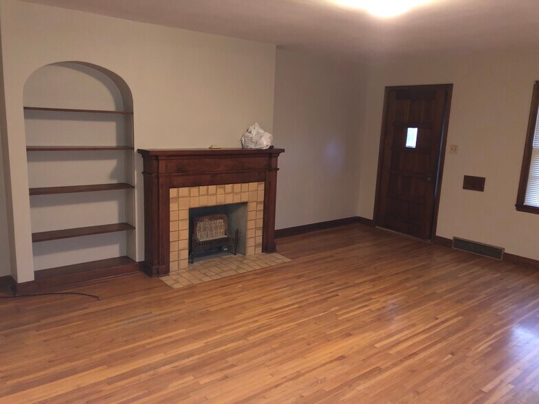 Building Photo - 1304 N Perry Ave