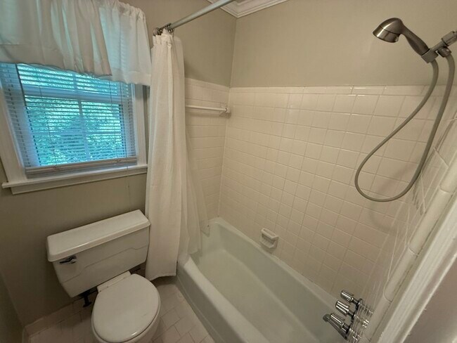 Building Photo - 5556 Hunters Hill Rd