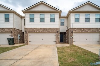 Building Photo - 217 Bay Pine Dr
