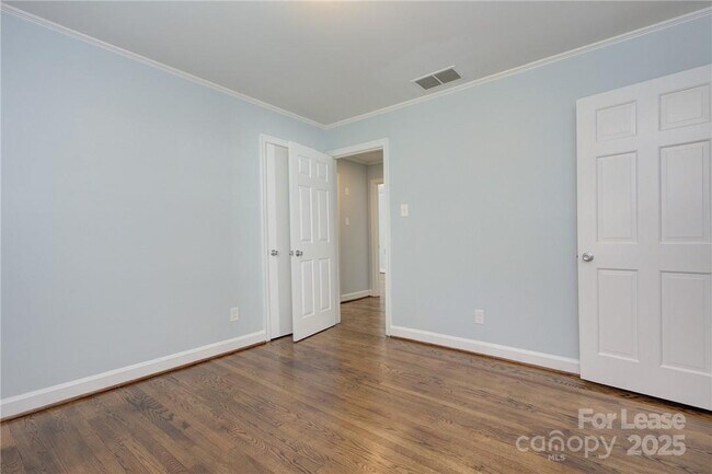 Building Photo - 308 Seneca Pl