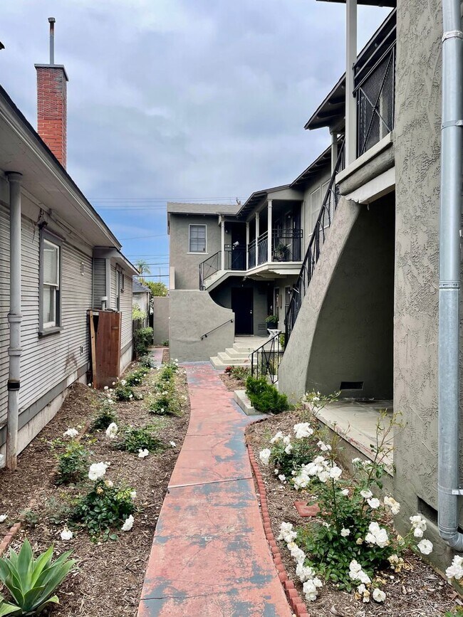 Building Photo - Large 1 Bed/1 Bath Hillcrest