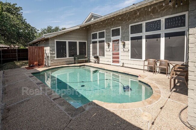 Building Photo - 2029 Whippoorwill Ln