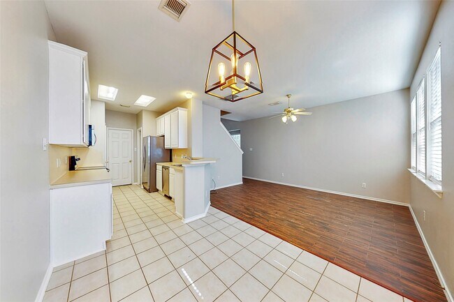 Building Photo - 107 N Camellia Grove Cir