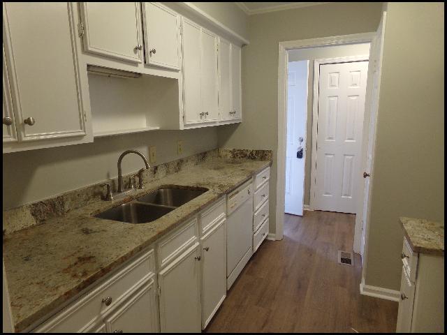 Building Photo - 1807 Sanford Dr