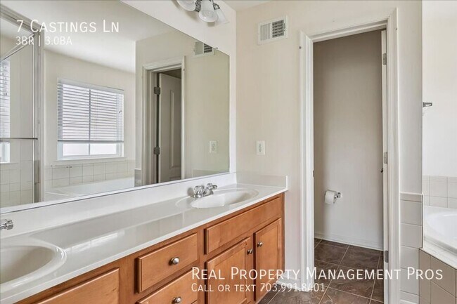 Building Photo - 7 Castings Ln