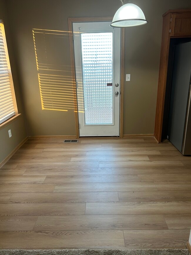 Building Photo - 707 Riess Ln