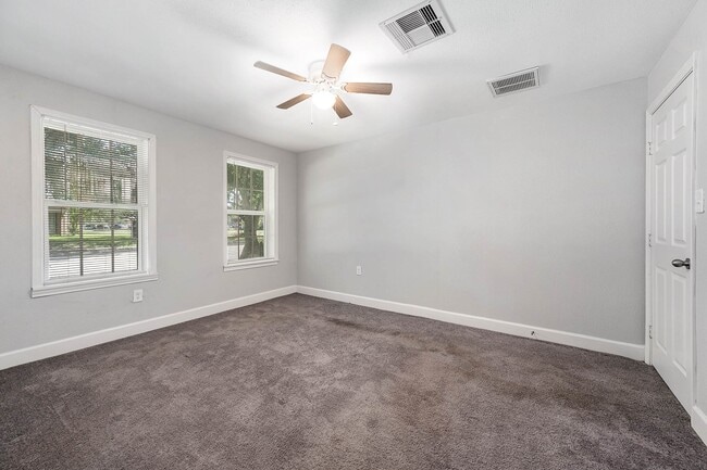 Building Photo - 611 N Pruett St