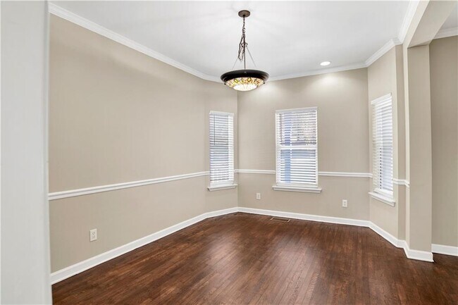 Building Photo - 708 Monarch Dr W