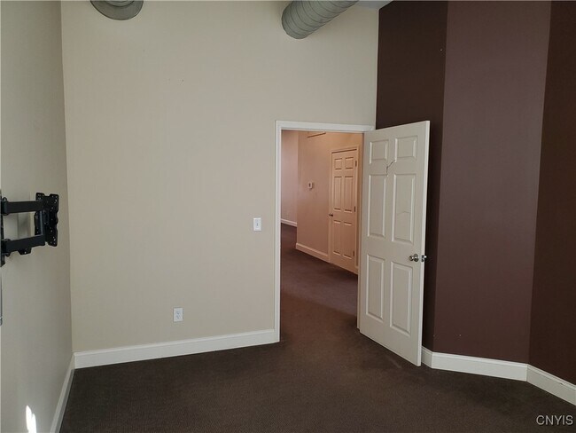 Building Photo - 813 S Salina St