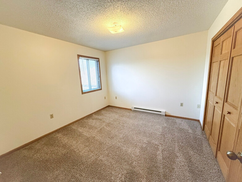 Building Photo - 2820 Edgewood Dr