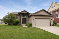 Building Photo - Beautiful and Spacious 4 Bedroom 3 Bath Available For Rent!
