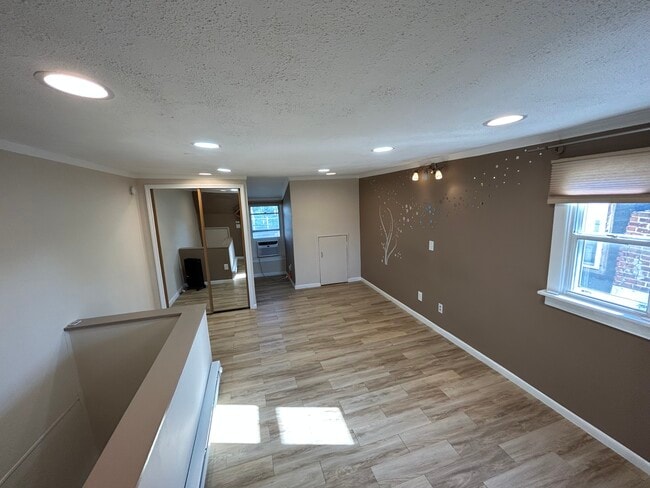 Building Photo - 1216 Elm St