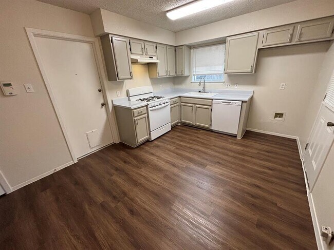 Building Photo - 701 Fairchild Dr