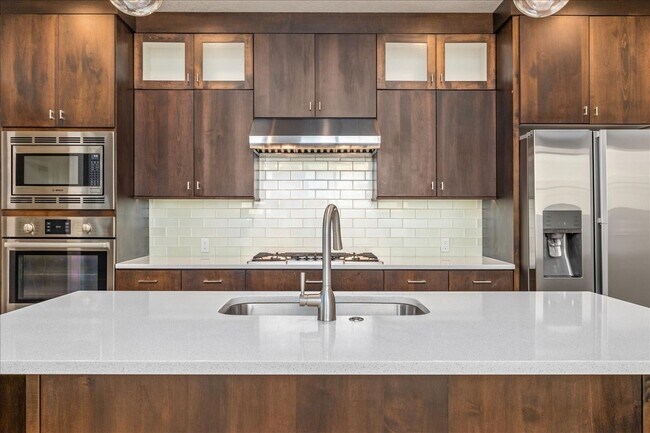 Building Photo - 2758 S Honeycomb Way