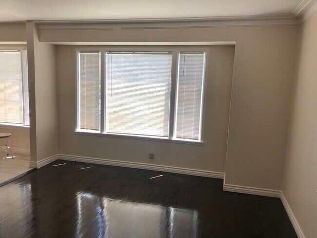 Open concept liv room to Kitchen - 6117 S Fairfax Ave