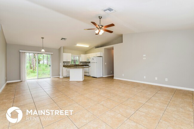 Building Photo - 802 W 11th St