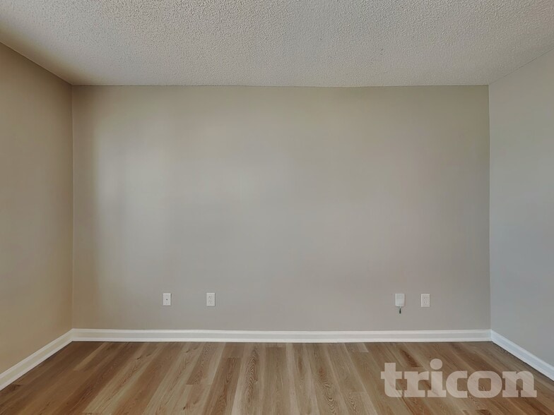 Building Photo - 713 Ilex Ct